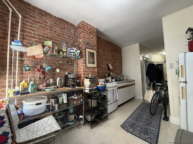 Building Photo - 14 S Huntington Ave