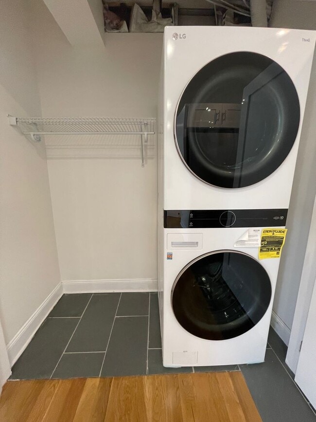 Building Photo - 56 Chambers St