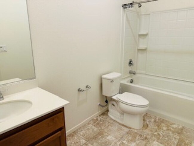 Building Photo - $2,350 West of Hwy 99, 3 Beds - Monte Vist...