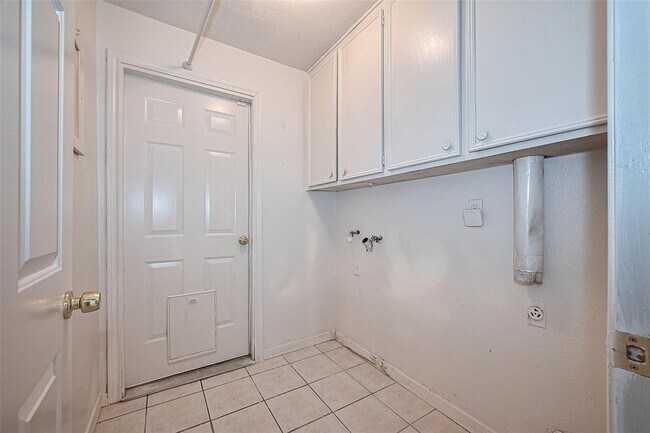 Building Photo - 9711 Mackworth Dr