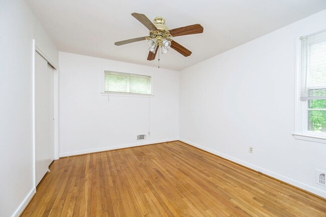 Building Photo - Charming 3BR Home with Hardwood Floors, Fireplace & Bright Living Spaces in Midlothian