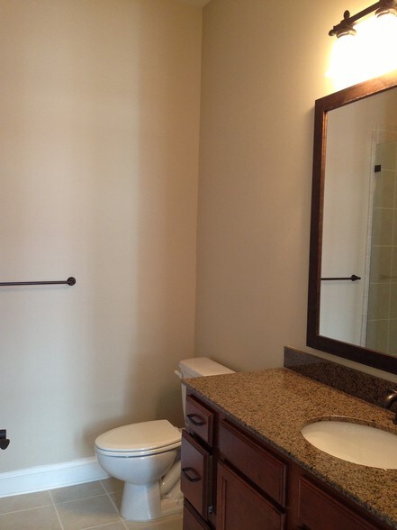 Building Photo - 2810 Selwyn Ave