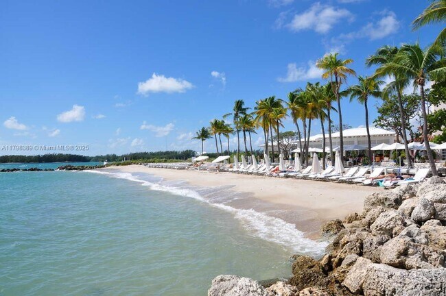 Building Photo - 2021 Fisher Island Dr