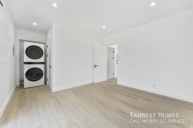Building Photo - 19433 Valerio St