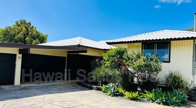 Building Photo - 254A Kuliouou Rd