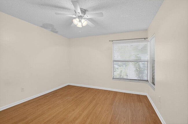 Building Photo - 6130 Aloma Ln