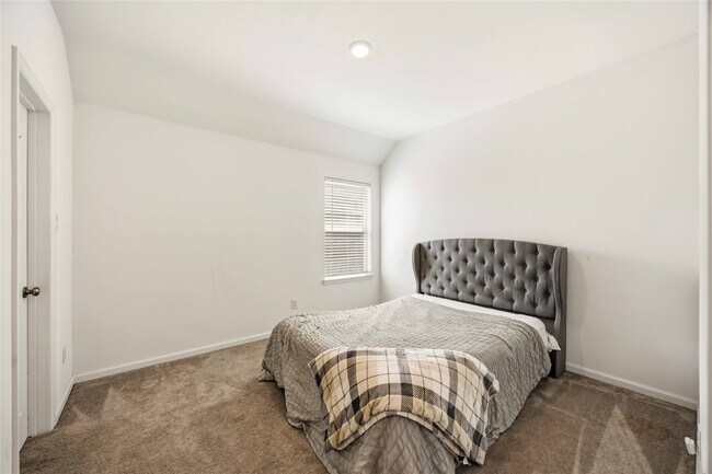 Building Photo - 4238 Redford Valley Rd