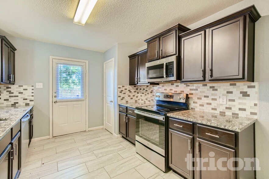 Building Photo - 6115 Southern Vis