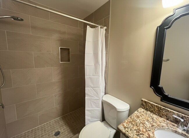 Building Photo - 610 Kenwick Cir