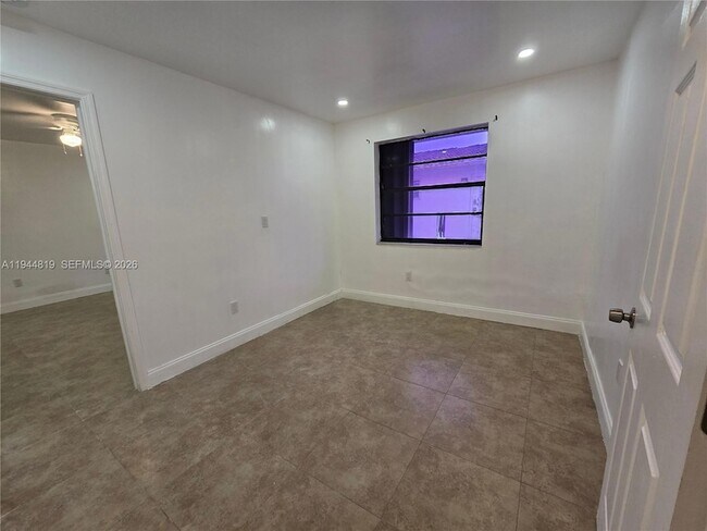 Building Photo - 2957 SW 36th Ct