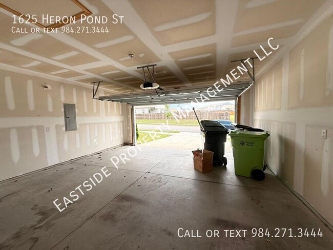 Building Photo - 1625 Heron Pond St