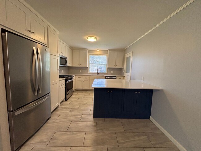 Building Photo - Perfect and Updated Rental close to TU!