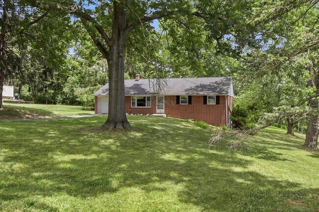 Building Photo - 329 Fairview Dr