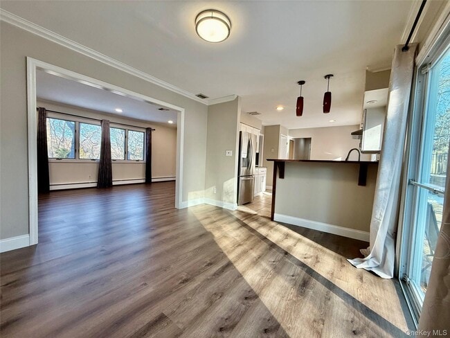 Building Photo - 33 Pilgrim Dr