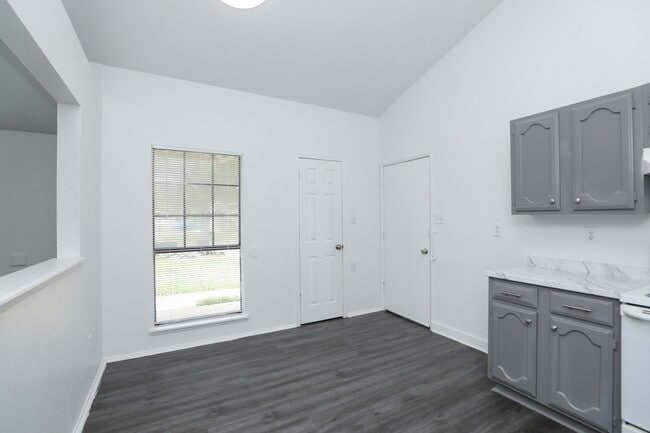 Building Photo - 17518 Bullis Gap Dr