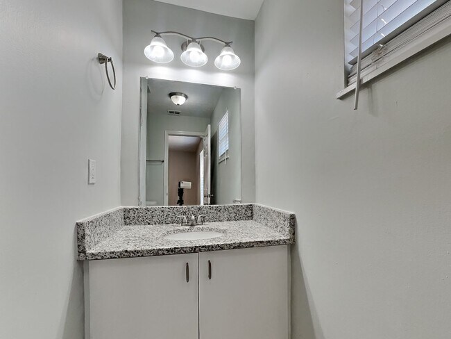 Building Photo - Beautiful 3 Bed 2 Baths Home in East Tampa!