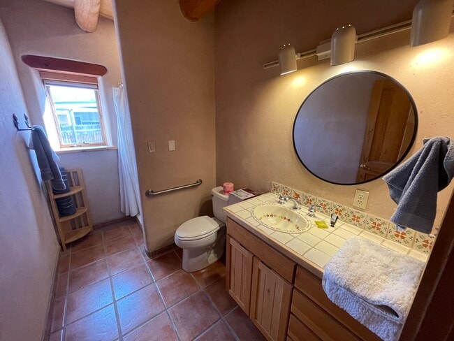 Building Photo - 413 Valverde St