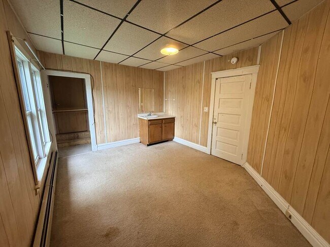 Building Photo - 1204 Kenwood Ave