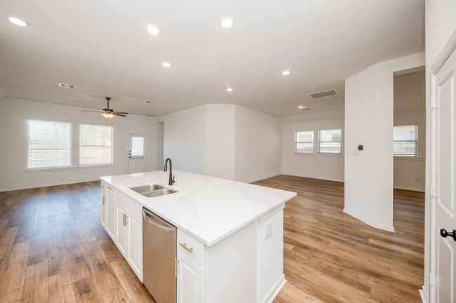 Building Photo - 42514 Summer Crst Rd