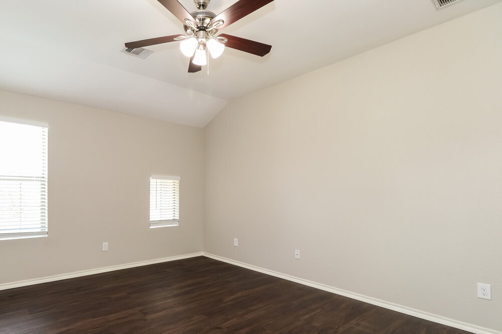 Building Photo - 823 Lovebug Ln