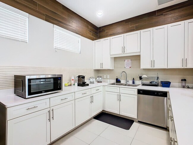 Building Photo - 7516 Sunflower Dr