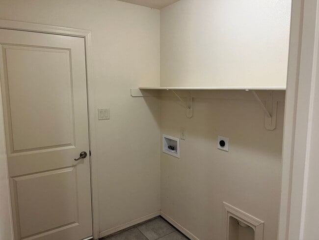 Building Photo - San Luis AZ, Three Bedroom 2 Bath Corner Lot Home with Additional Parking