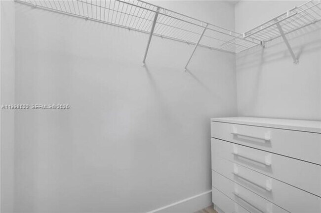 Building Photo - 121 NE 34th St