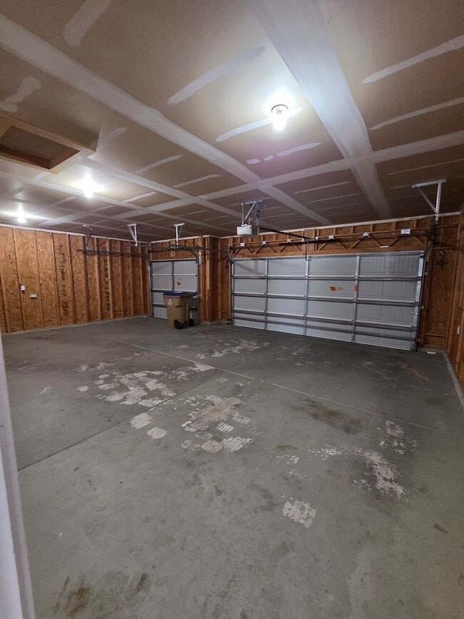 Building Photo - 1553 N Aster Cir