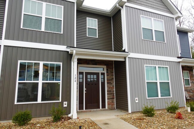 Building Photo - 124 Creekland Wy