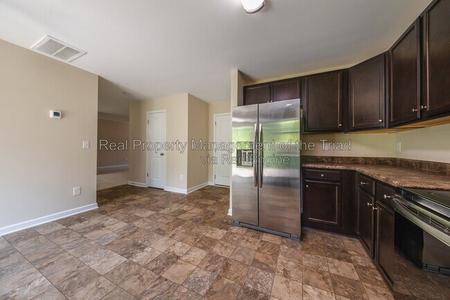 Building Photo - 832 Prince Edward Rd