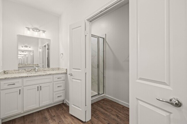 Building Photo - Like-new duplex in Frenship East!