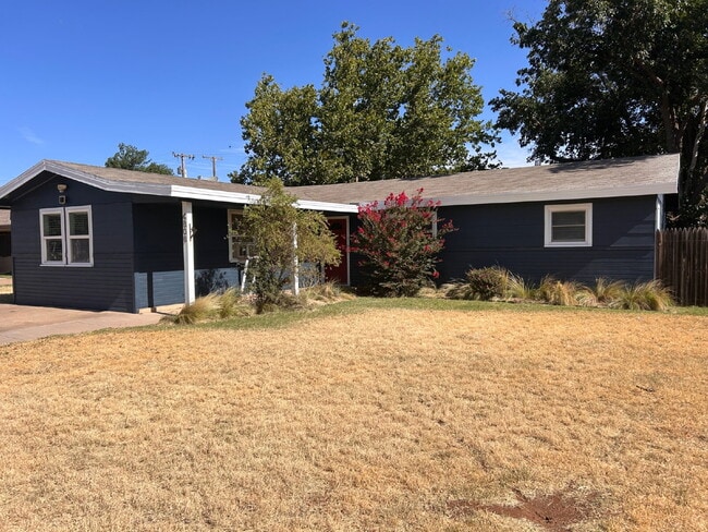 Building Photo - Beautiful, Spacious 4 Bedroom Close to Texas Tech.