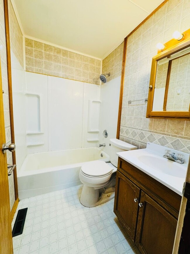 Building Photo - Cozy home 2 Bed 1 Bath