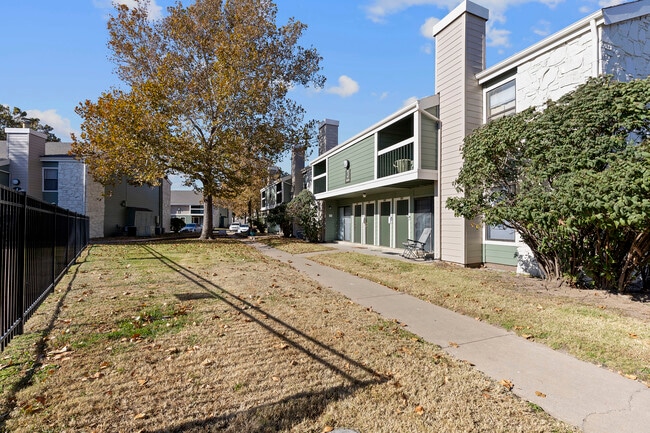 Building Photo - Raintree Apartments