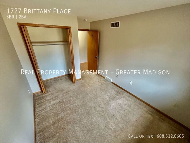 Building Photo - Nice duplex rental home on Madison's west ...