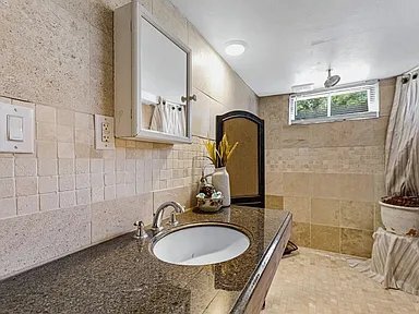 Building Photo - 2731 E Orman Ave