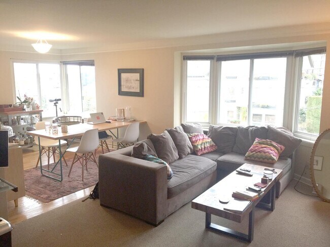 Interior Photo - Lakecrest