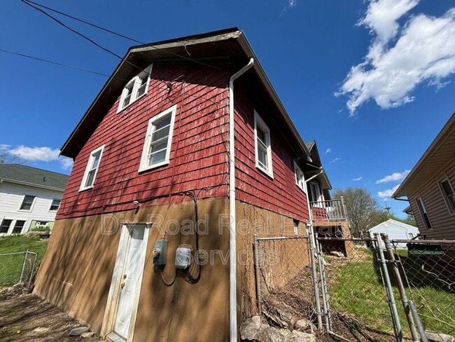 Building Photo - 307 N E St