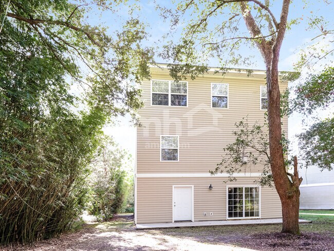 Building Photo - 12 Peregrine Dr