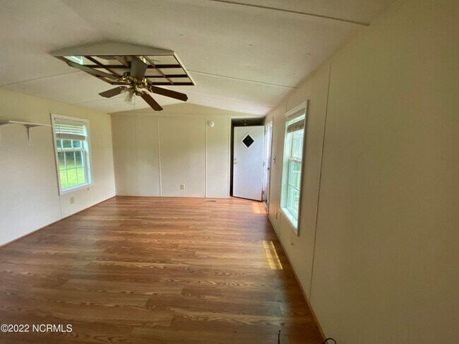 Building Photo - Cute Home Located in the center of everything