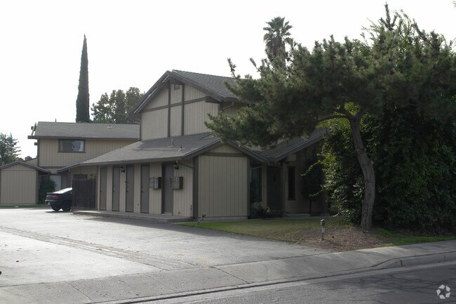 Primary Photo - Crestview Apartments