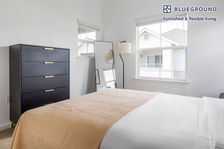 Building Photo - 3608 Flora Vista Ave