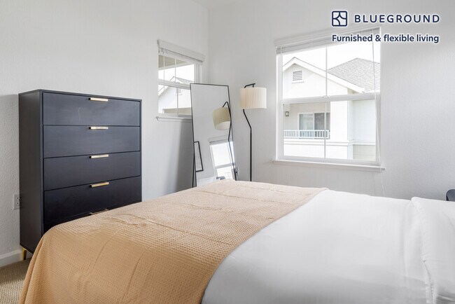 Building Photo - 3608 Flora Vista Ave