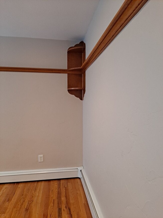 Building Photo - ALL PROSPECTIVE TENANTS MUST SUBMIT A $58 ...