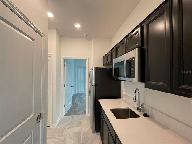 Building Photo - 835 Ofanto Wy