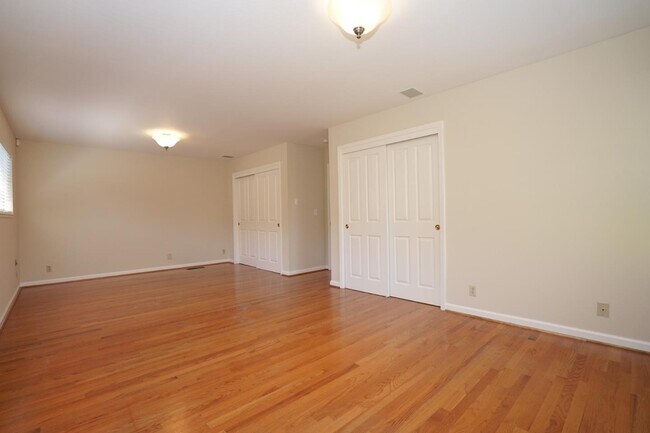 Building Photo - 7175 Red Holly Ct