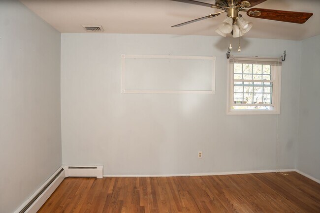 Building Photo - 1643 Colonial Manor Dr