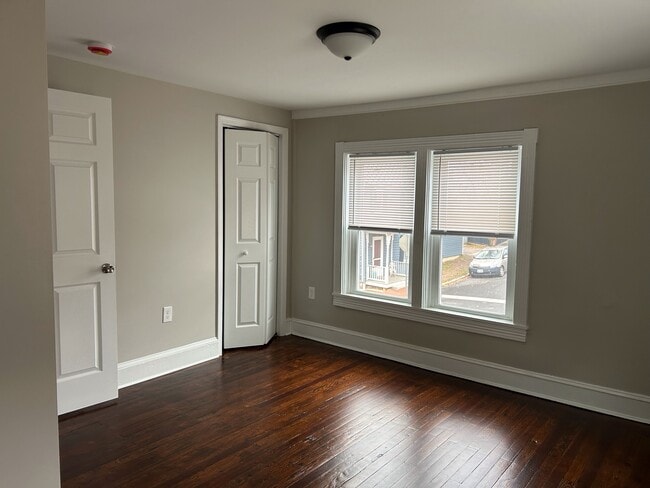 Building Photo - 520 S Kent St