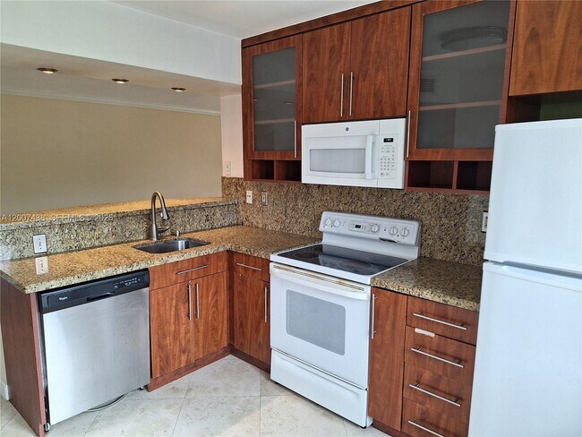 Building Photo - 704 NW 92nd Ave