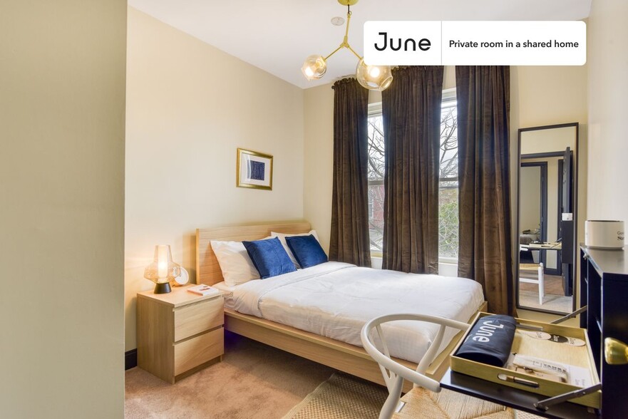 Primary Photo - Private bedroom in 5 bed/2 bath Home